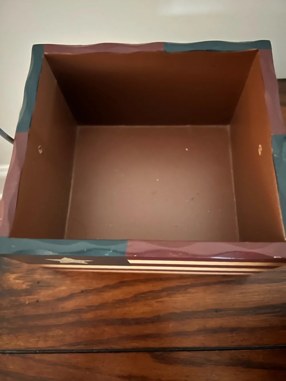 Stars and stripes country rustic patriotic box with wooden handle. - Picture 5 of 6